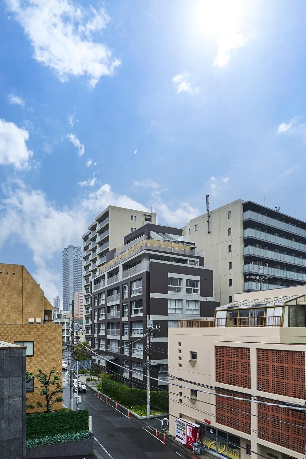 2LDK apartment in Minato Ward, Tokyo - Photo 1