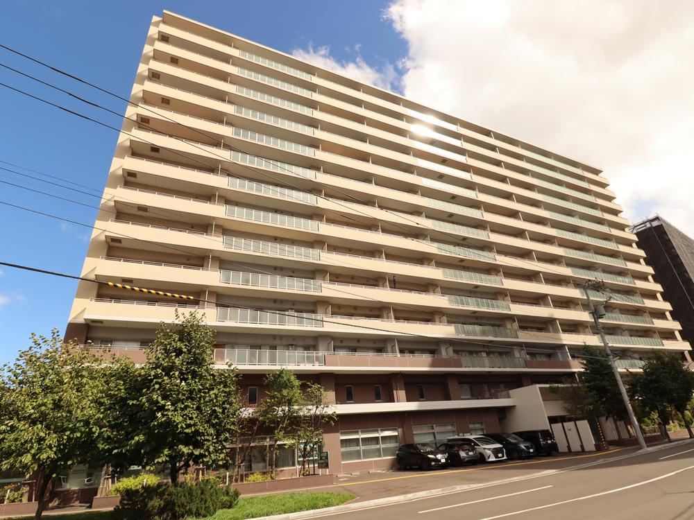 4LDK apartment in Chuo Ward, Sapporo, Hokkaido - Photo 1