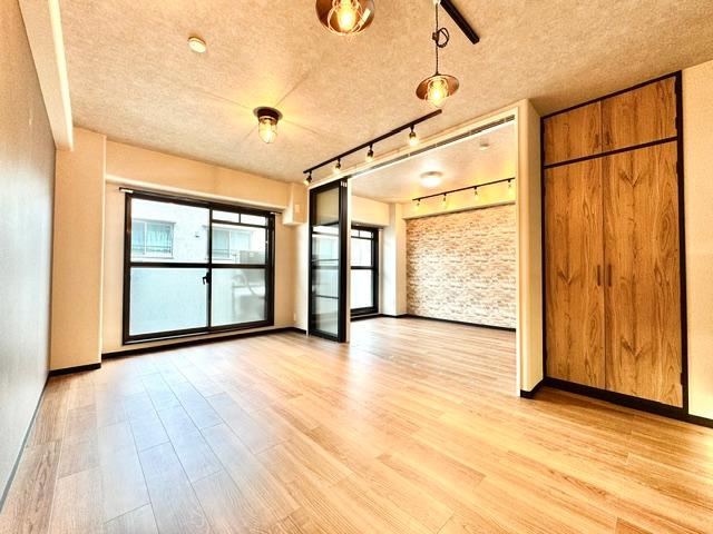 3LDK apartment in Minami Ward, Yokohama, Kanagawa - Photo 1