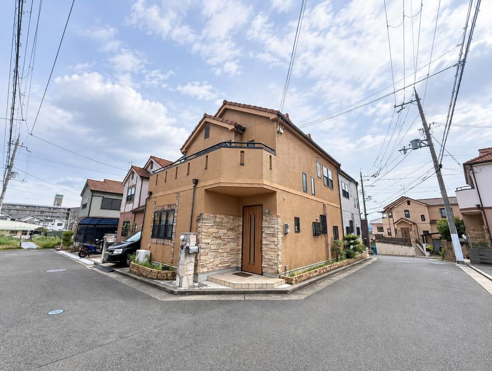 4LDK+S house in Hirakata, Osaka - Photo 1