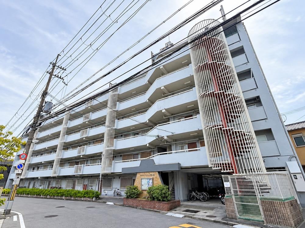 3LDK apartment in Takatsuki, Osaka - Photo 1
