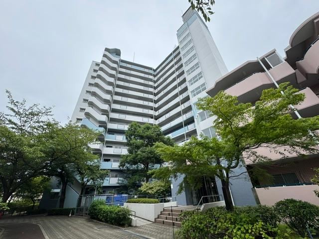 3LDK apartment in Higashiyodogawa Ward, Osaka - Photo 1