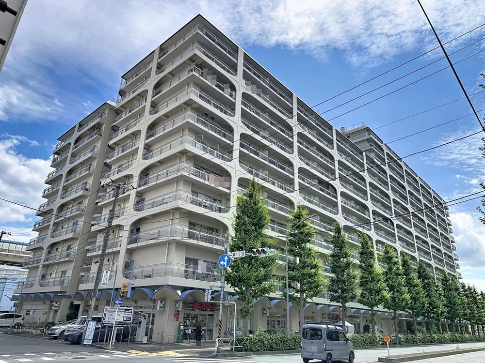 2LDK apartment in Isogo Ward, Yokohama, Kanagawa - Photo 1