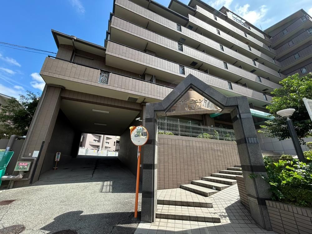 2LDK apartment in Suita, Osaka - Photo 1