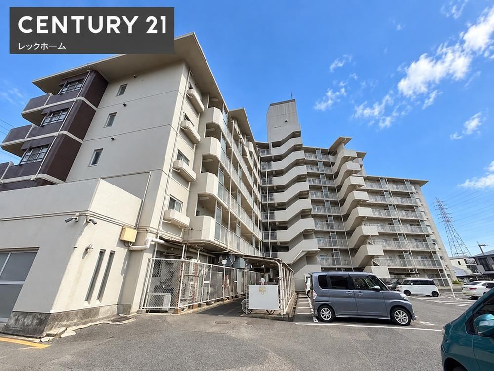 2LDK apartment in Higashiosaka, Osaka - Photo 1