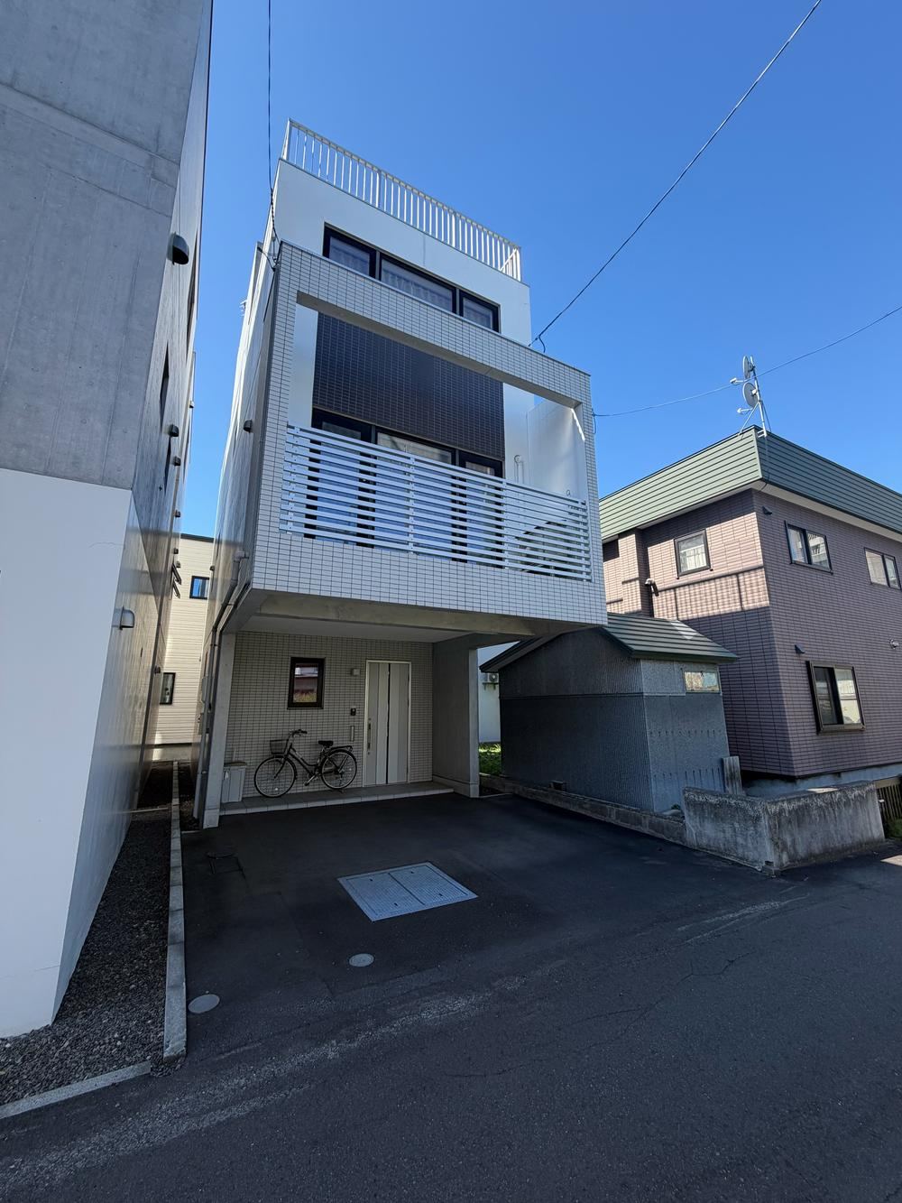 4LDK house in Nishi Ward, Sapporo, Hokkaido - Photo 1