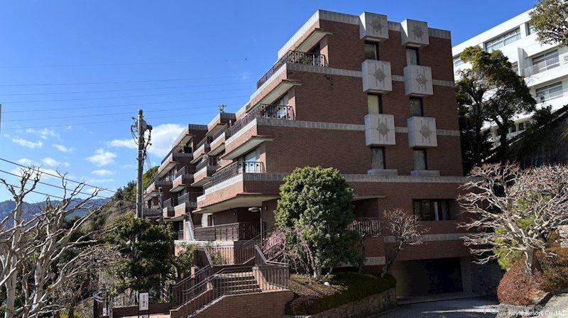 5LDK+S apartment in Atami, Shizuoka - Photo 1