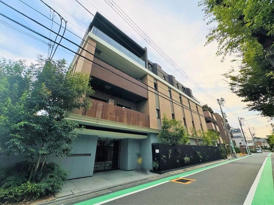 2LDK apartment in Shibuya Ward, Tokyo - Photo 1