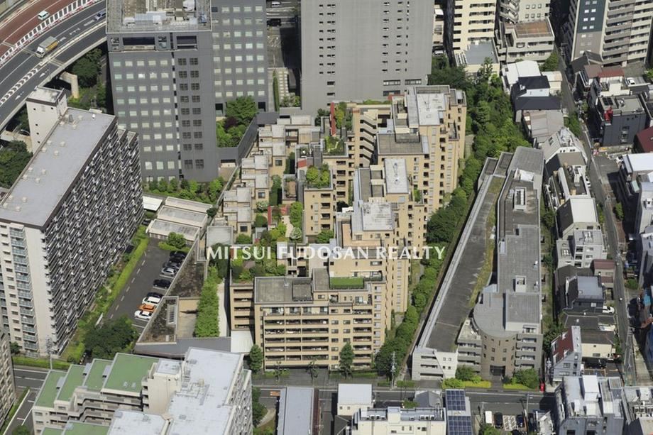 3LDK apartment in Shinjuku Ward, Tokyo - Photo 1