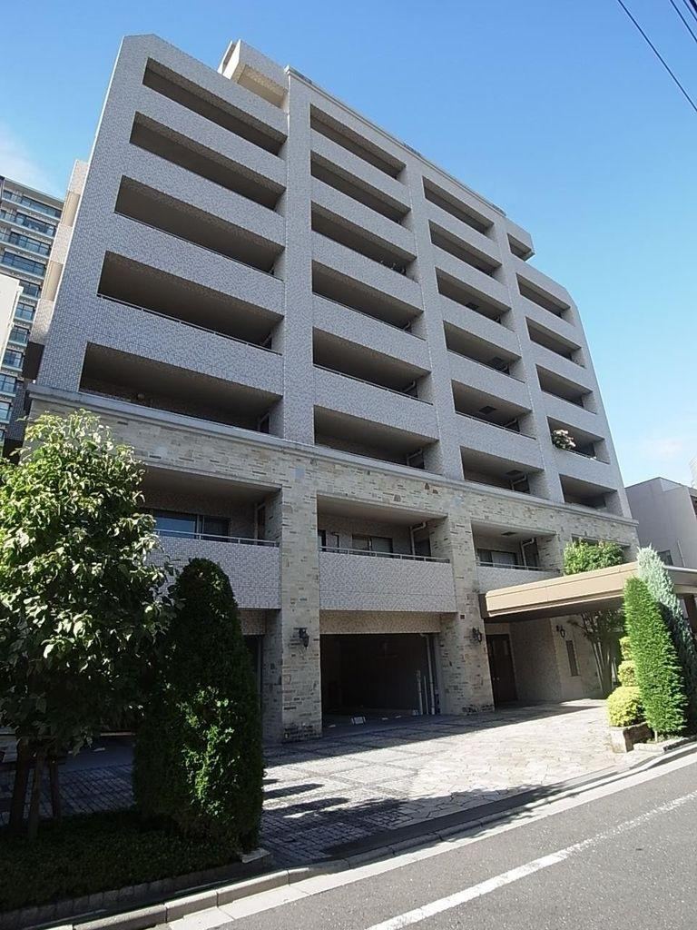 2LDK apartment in Minato Ward, Tokyo - Photo 1