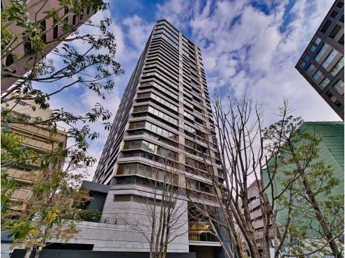 3LDK apartment in Chiyoda Ward, Tokyo - Photo 1