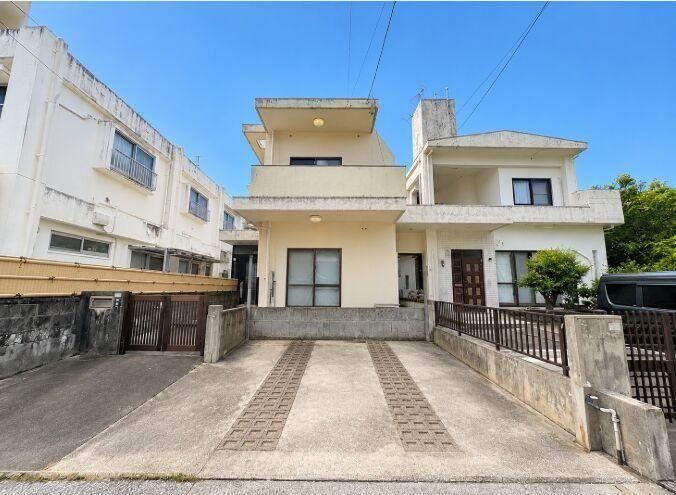 4LDK house in Ginowan, Okinawa - Photo 1