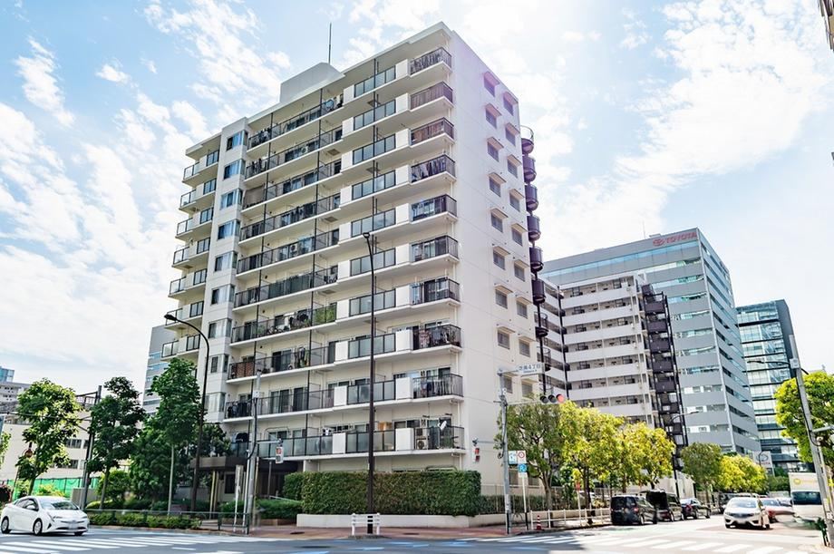 2LDK apartment in Minato Ward, Tokyo - Photo 1