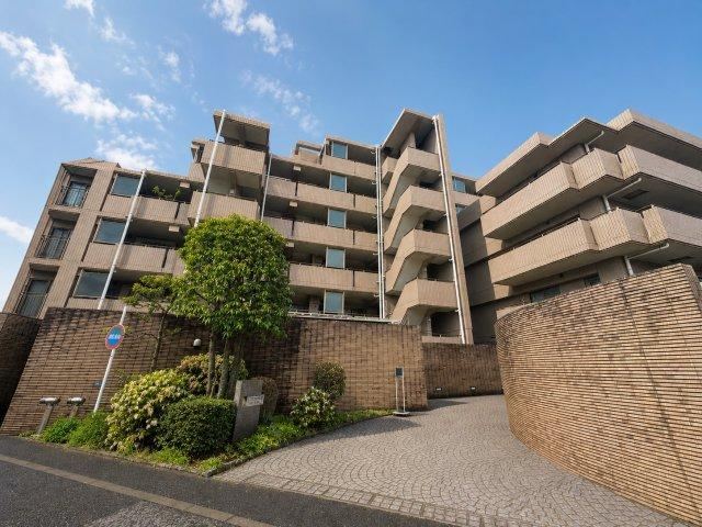 3LDK apartment in Mitaka, Tokyo - Photo 1