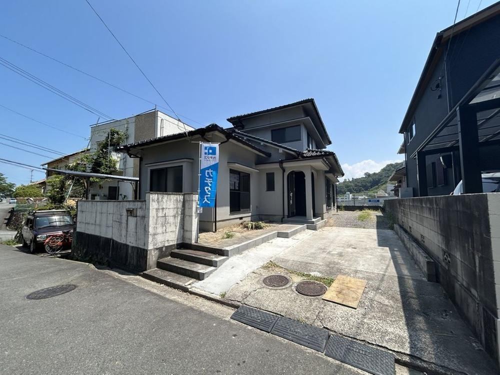 4LDK house in Matsuyama, Ehime - Photo 1