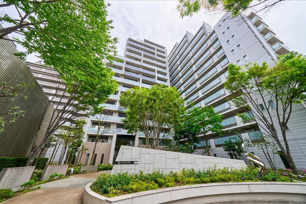 3LDK apartment in Shinagawa Ward, Tokyo - Photo 1