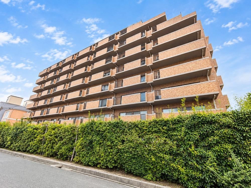 2LDK+S apartment in Suma Ward, Kobe, Hyogo - Photo 1