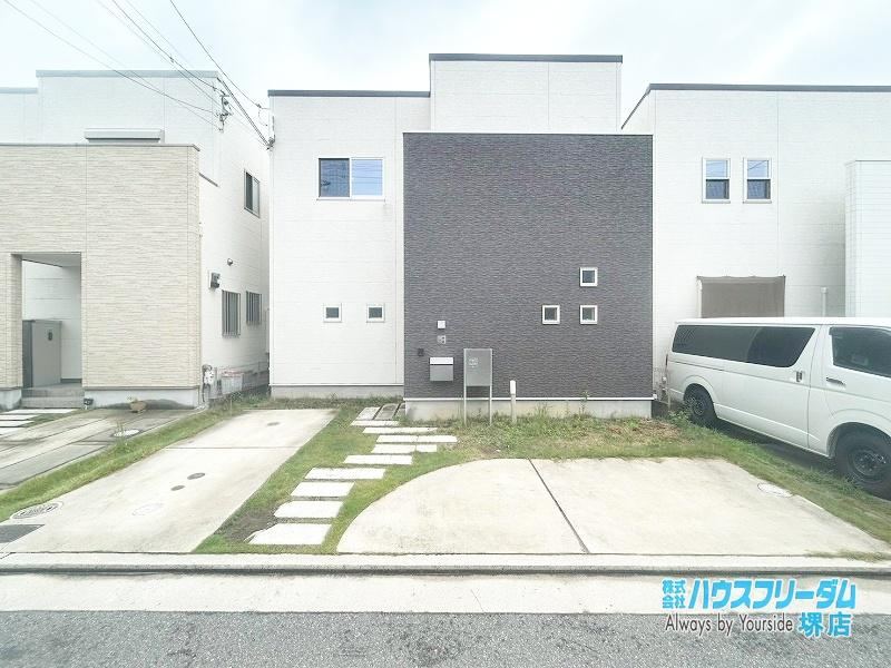 3LDK house in Naka Ward, Sakai, Osaka - Photo 1