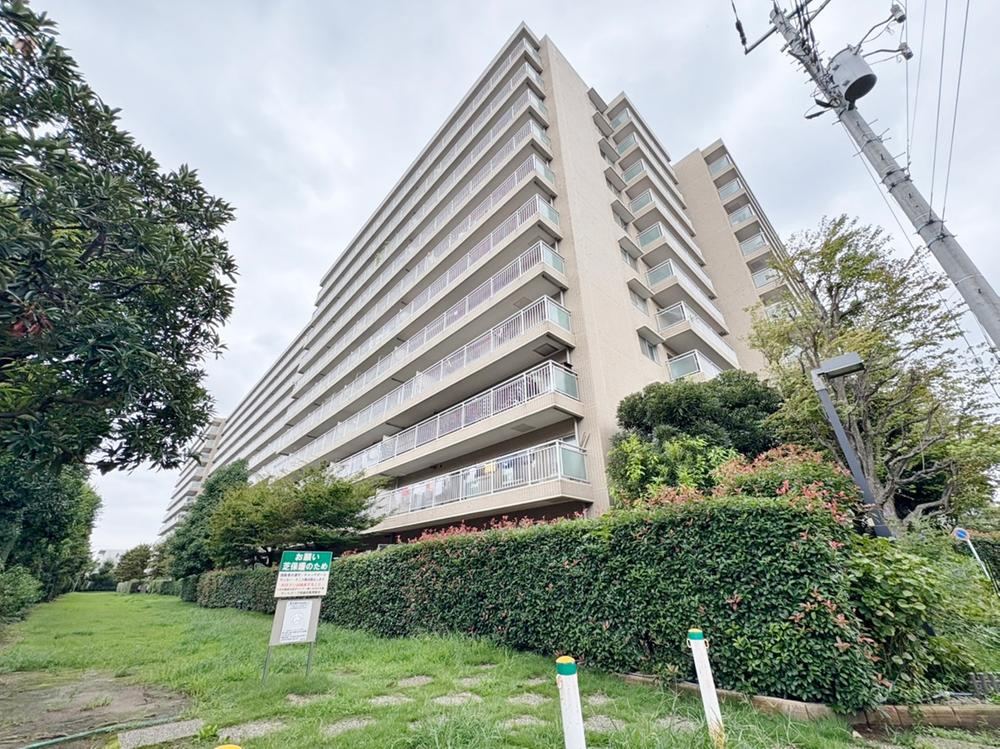 4LDK apartment in Koshigaya, Saitama - Photo 1