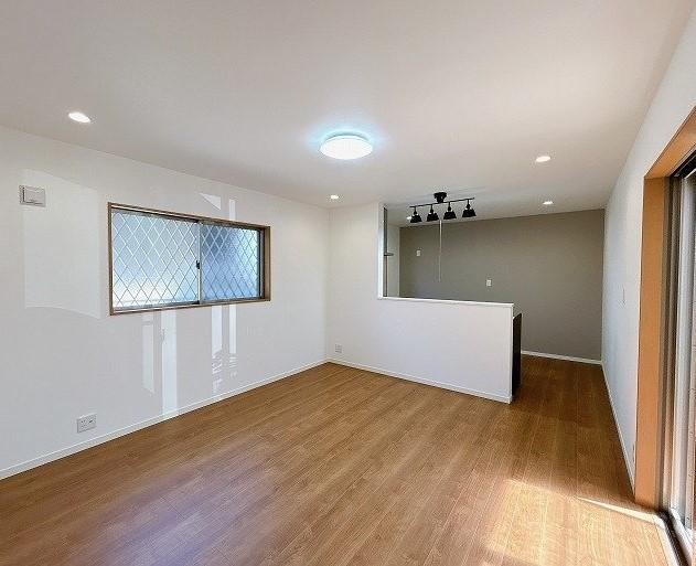 4LDK+S house in Suita, Osaka - Photo 1