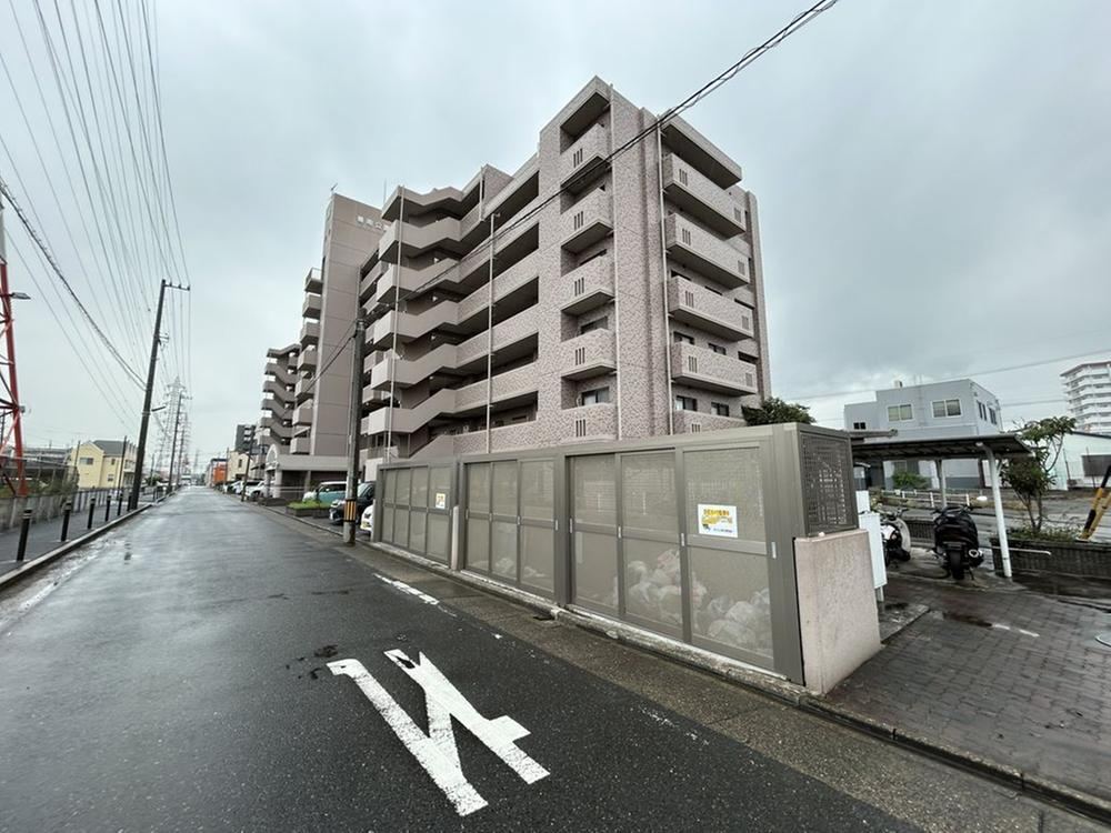 3LDK apartment in Minato Ward, Nagoya, Aichi - Photo 1