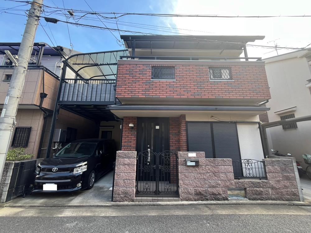 4LDK house in Yao, Osaka - Photo 1