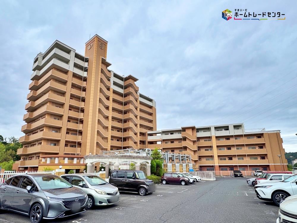 4LDK apartment in Asakita Ward, Hiroshima - Photo 1