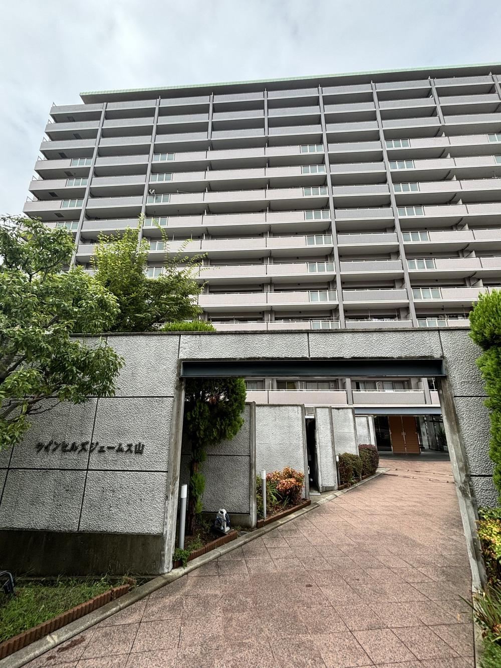 3LDK apartment in Tarumi Ward, Kobe, Hyogo - Photo 1