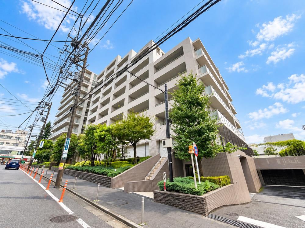 3LDK apartment in Shinagawa Ward, Tokyo - Photo 1