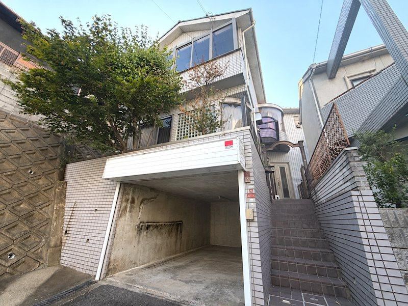 6LDK house in Hirakata, Osaka - Photo 1