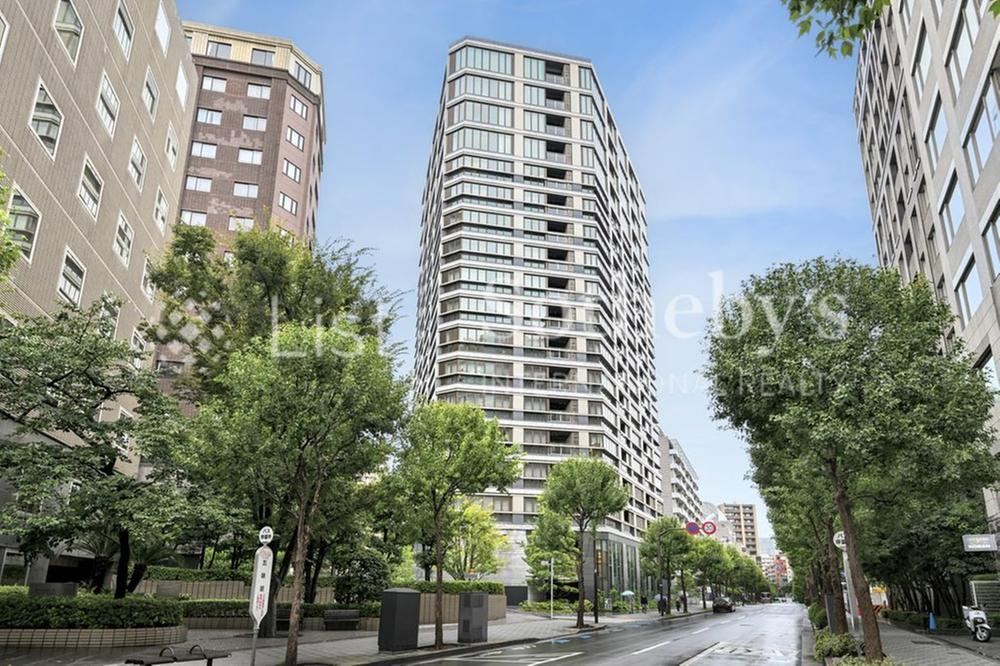 3LDK+S apartment in Chiyoda Ward, Tokyo - Photo 1