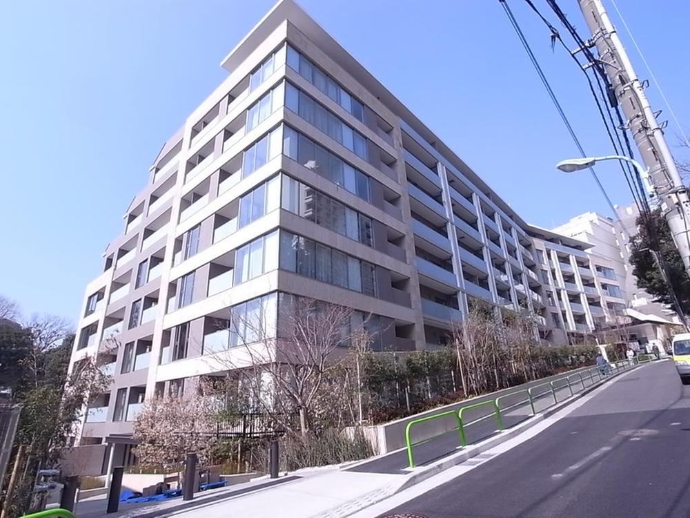 3LDK apartment in Minato Ward, Tokyo - Photo 1