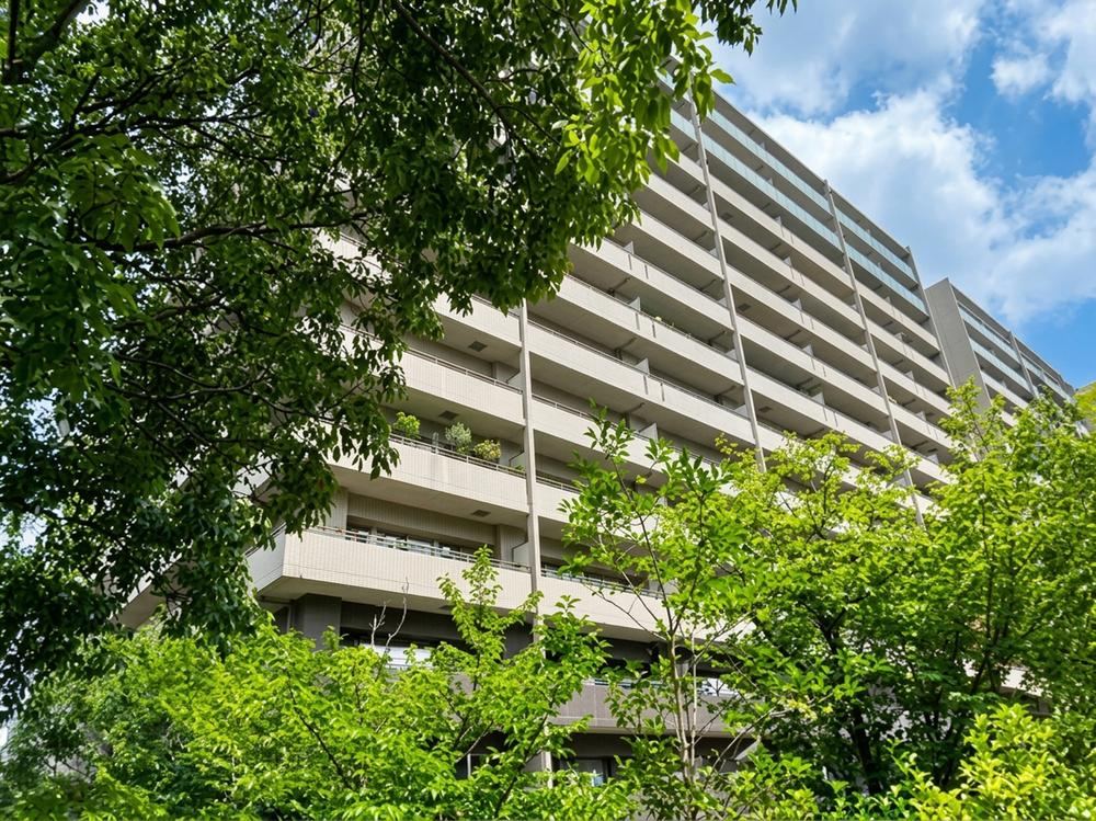 4LDK apartment in Toyonaka, Osaka - Photo 1