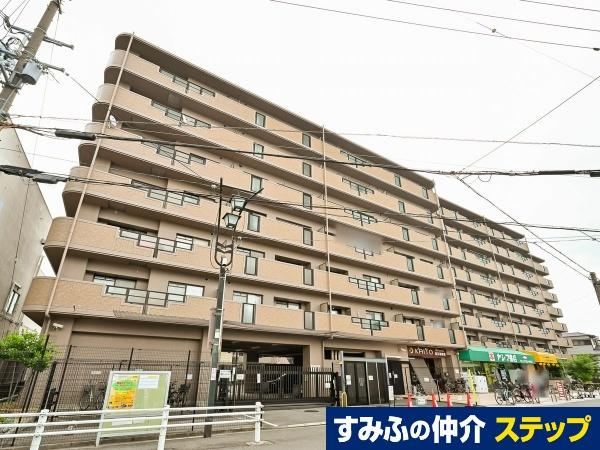 3LDK apartment in Higashiosaka, Osaka - Photo 1