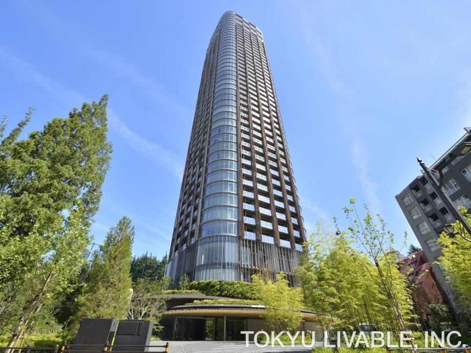 2LDK apartment in Minato Ward, Tokyo - Photo 1