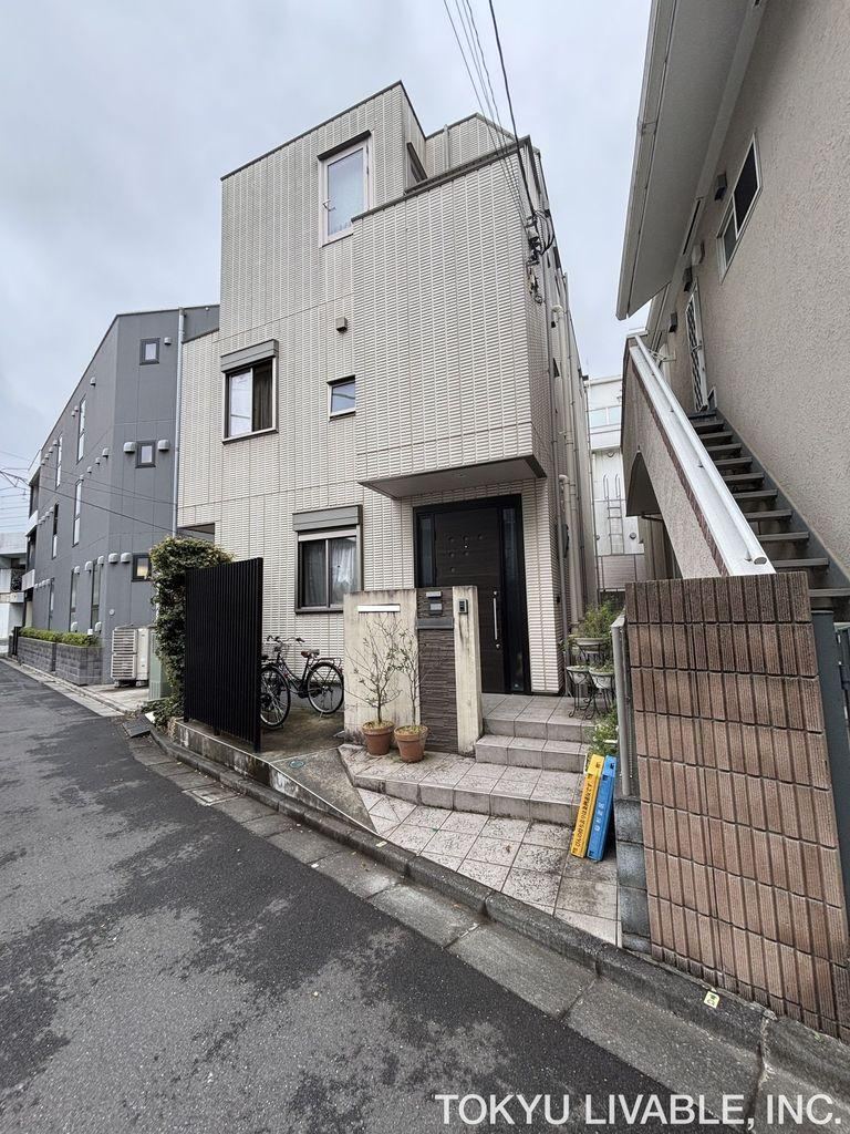 4LDK house in Suginami Ward, Tokyo - Photo 1