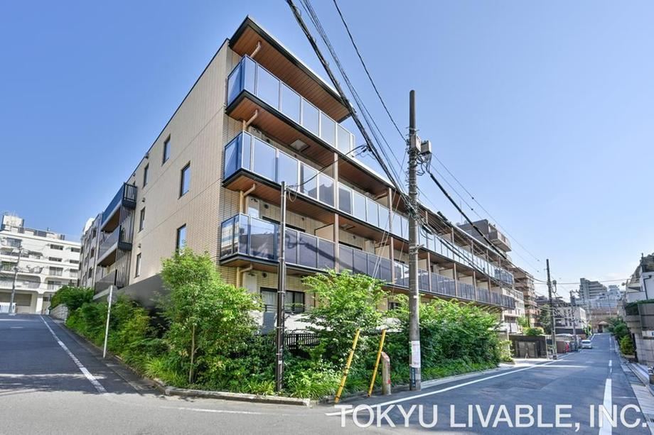 1LDK apartment in Shibuya Ward, Tokyo - Photo 1