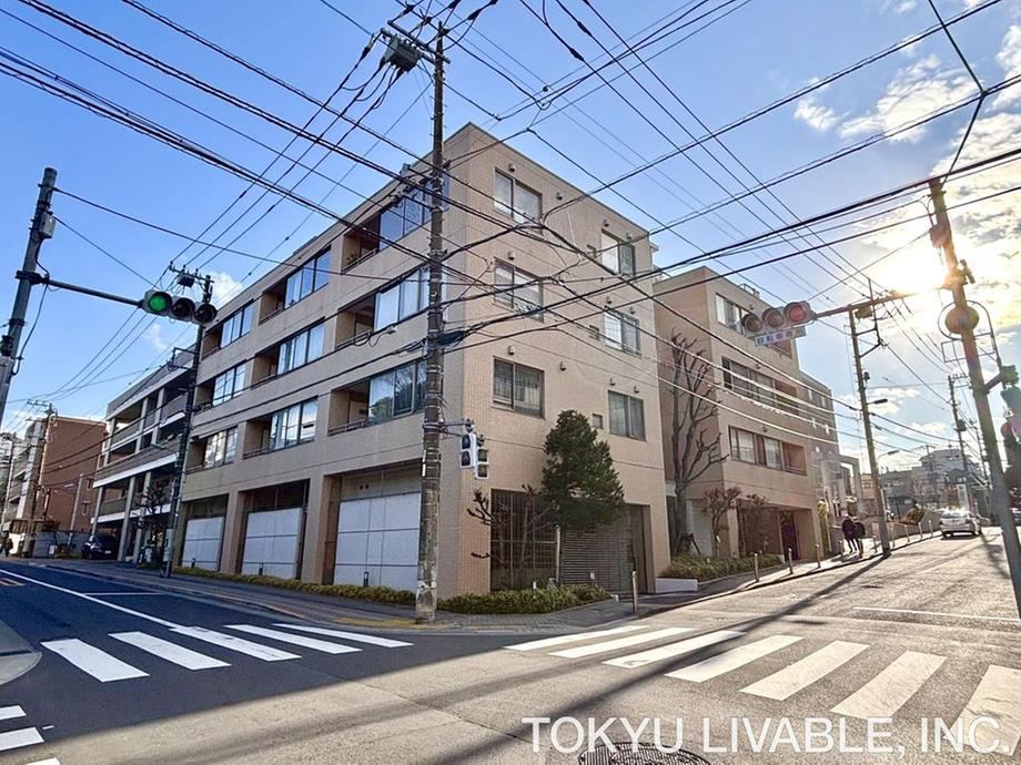 2LDK apartment in Shinagawa Ward, Tokyo - Photo 1