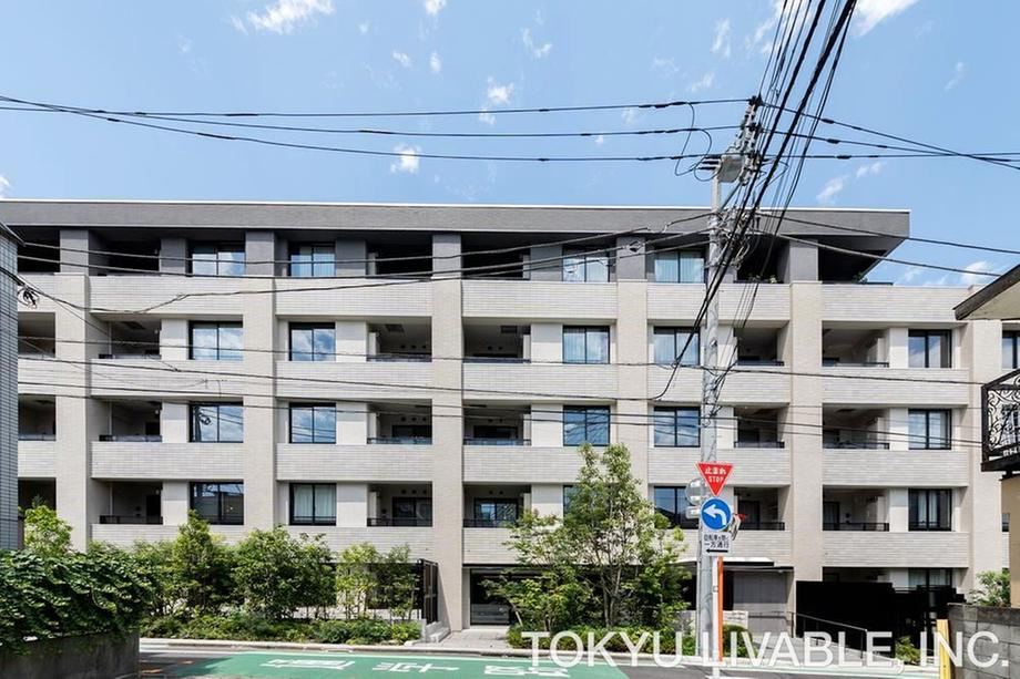 2LDK apartment in Shinjuku Ward, Tokyo - Photo 1