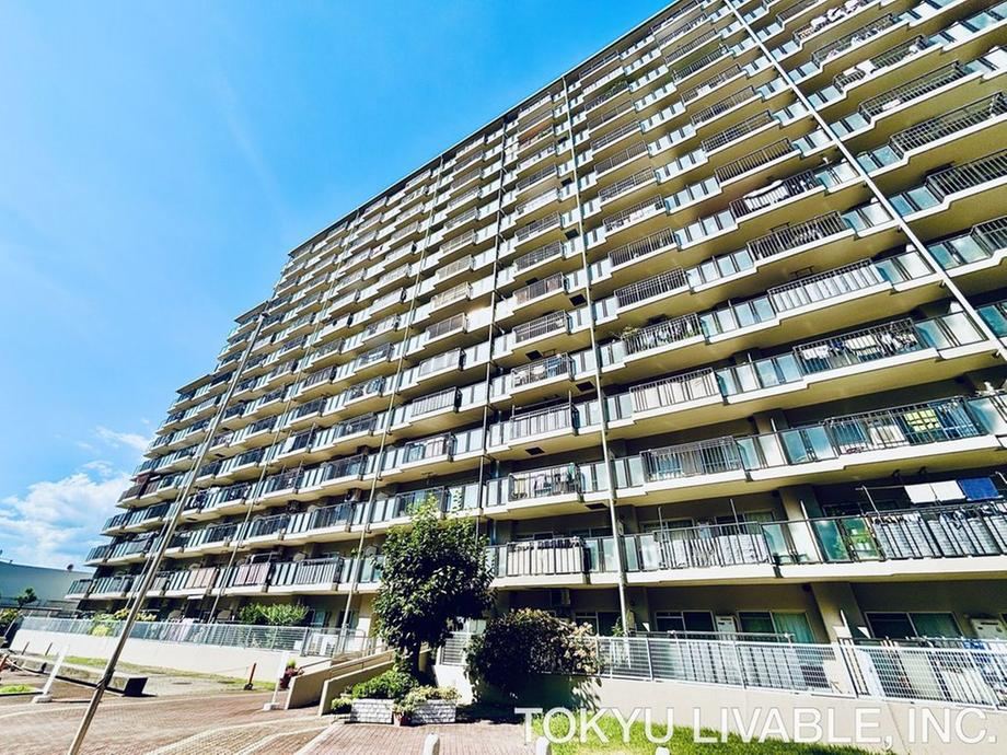3LDK apartment in Yodogawa Ward, Osaka - Photo 1
