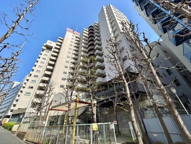 2DK apartment in Shinagawa Ward, Tokyo - Photo 1