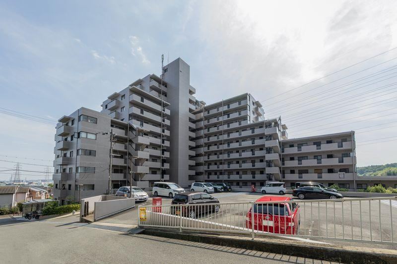 4LDK apartment in Takatsuki, Osaka - Photo 1