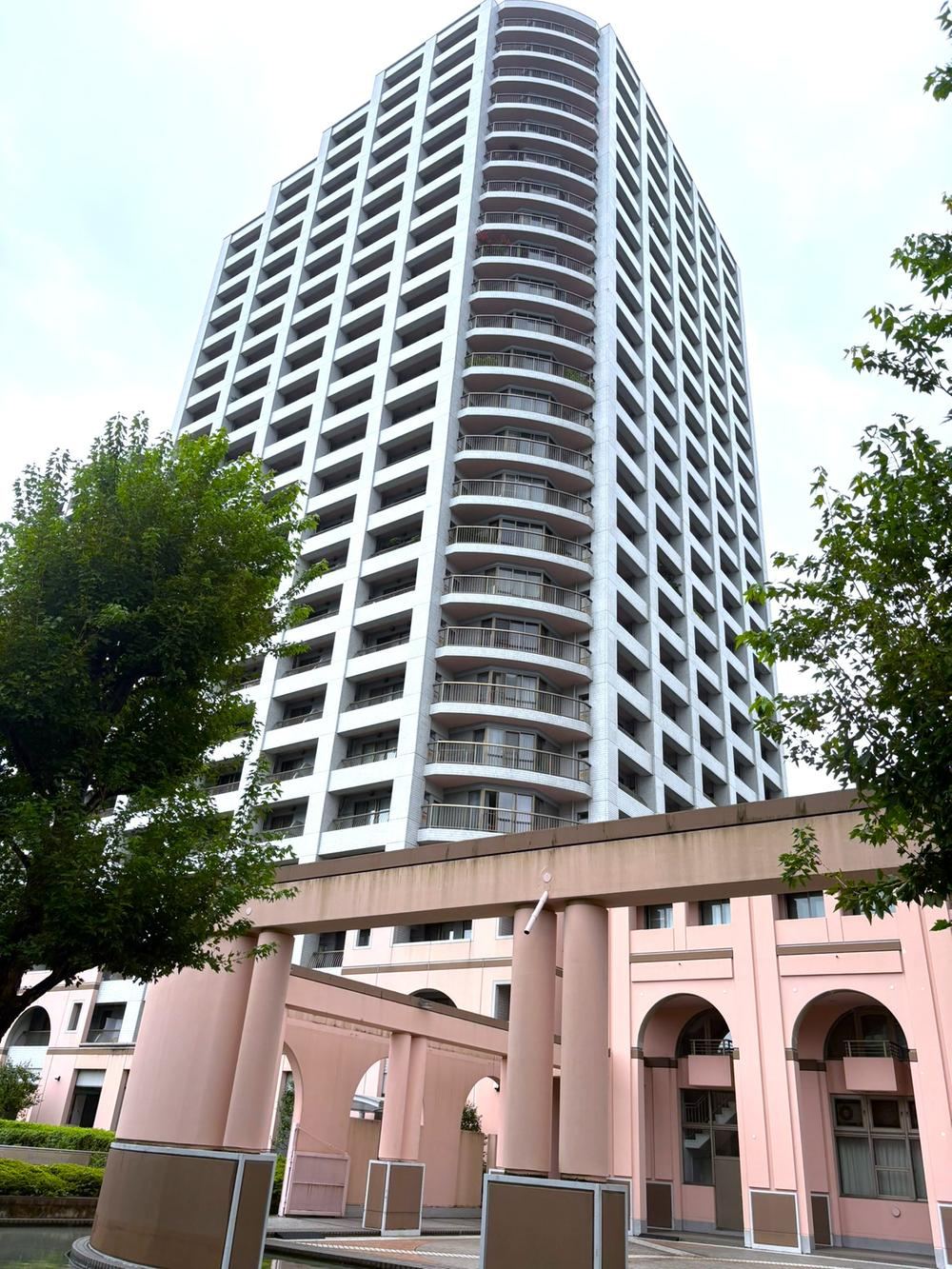 2LDK apartment in Shinjuku Ward, Tokyo - Photo 1