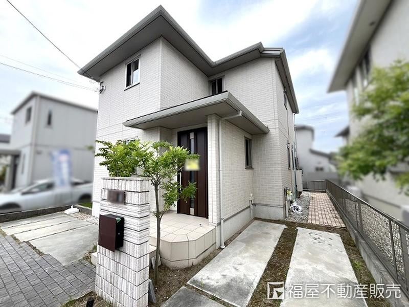 4LDK house in Tarumi Ward, Kobe, Hyogo - Photo 1