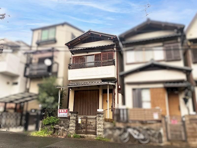 3DK house in Hirakata, Osaka - Photo 1
