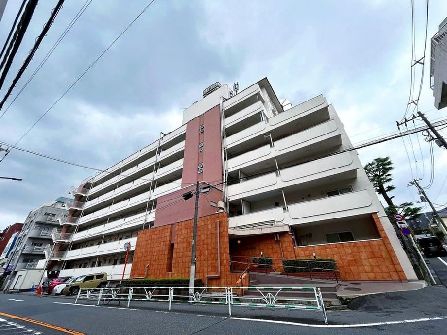 2LDK apartment in Shibuya Ward, Tokyo - Photo 1