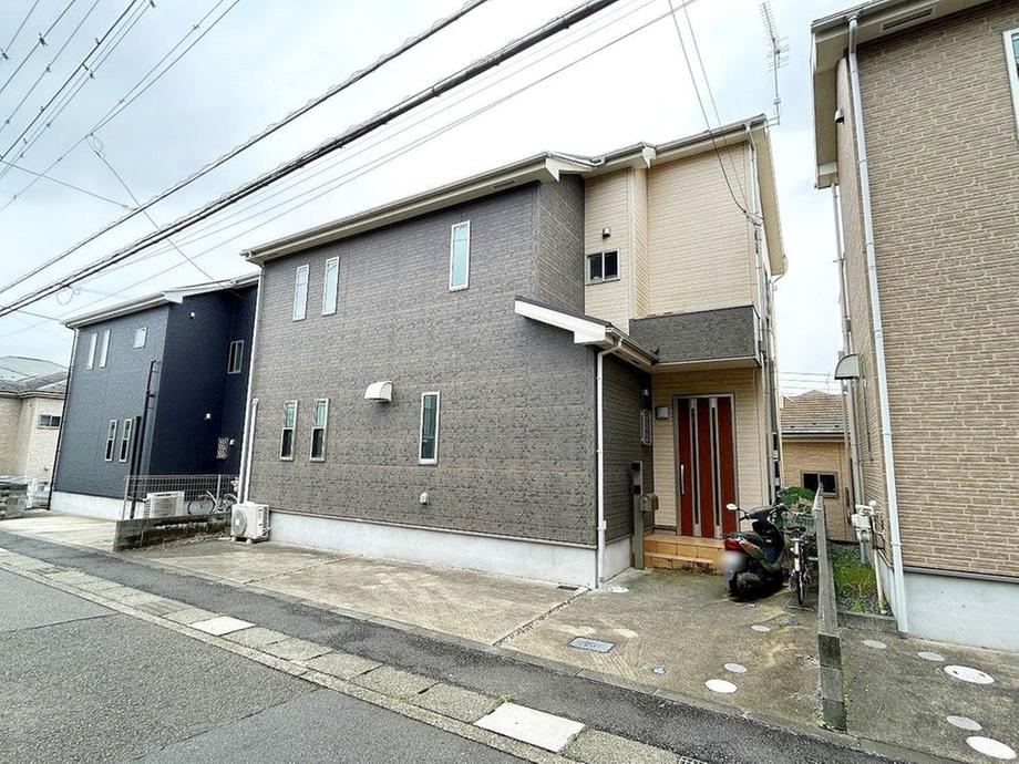 3LDK house in Ayase, Kanagawa - Photo 1