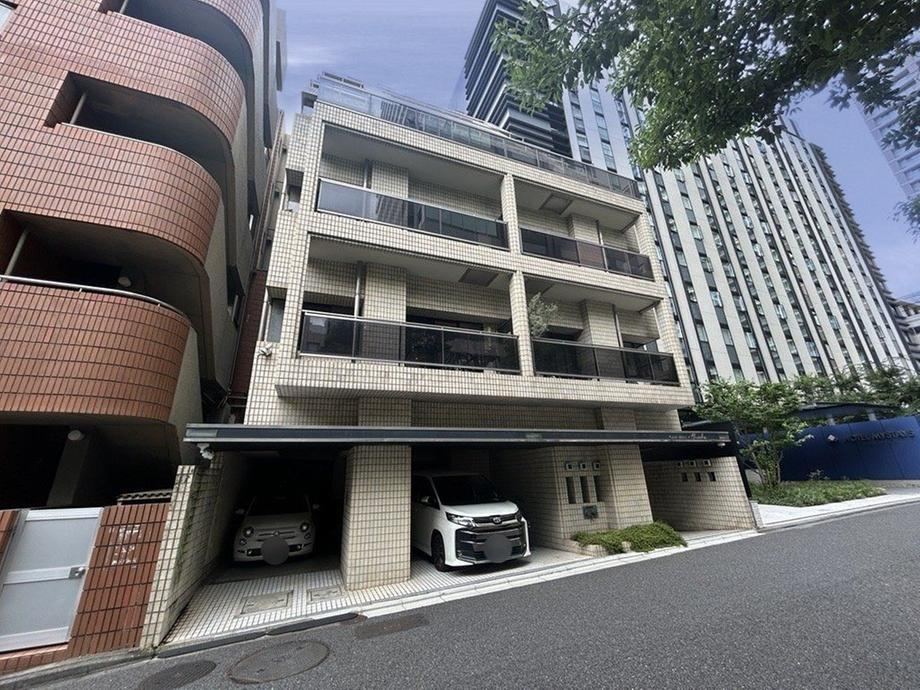 2LDK apartment in Minato Ward, Tokyo - Photo 1