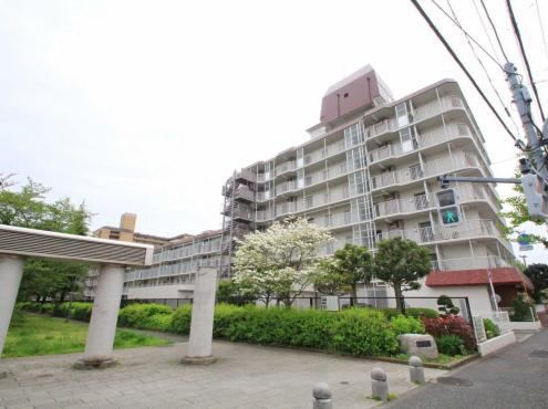 2DK apartment in Kita Ward, Tokyo - Photo 1