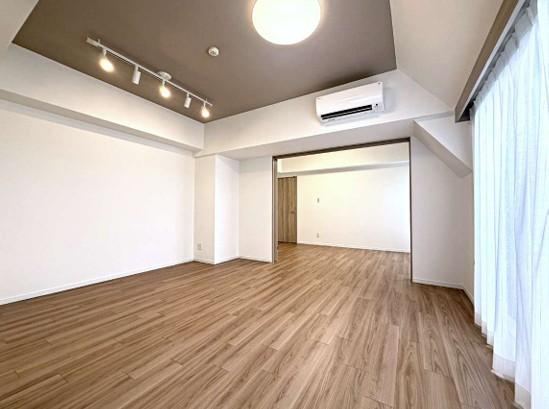 2LDK apartment in Nakano Ward, Tokyo - Photo 1